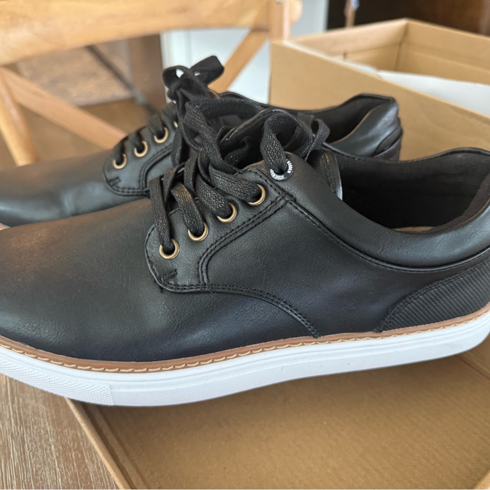 Steve Madden Black Leather - Size 9 Men’s - Versatile Sneaker/Dress Shoe. New